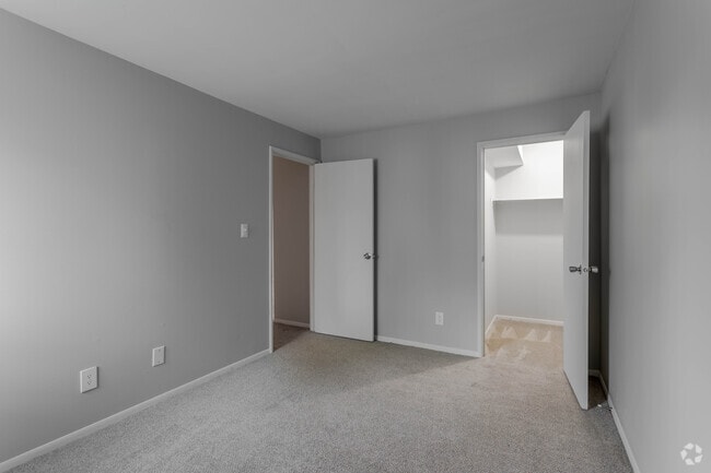 2 Br, 1 Ba - 750 SF