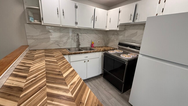 Photo - 235 E Main St