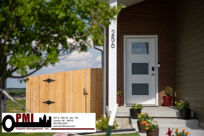 Building Photo - 4 Bedroom and 4 bathroom Duplex for Rent