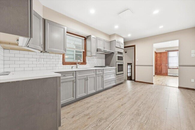 Photo - 358 Cator Ave