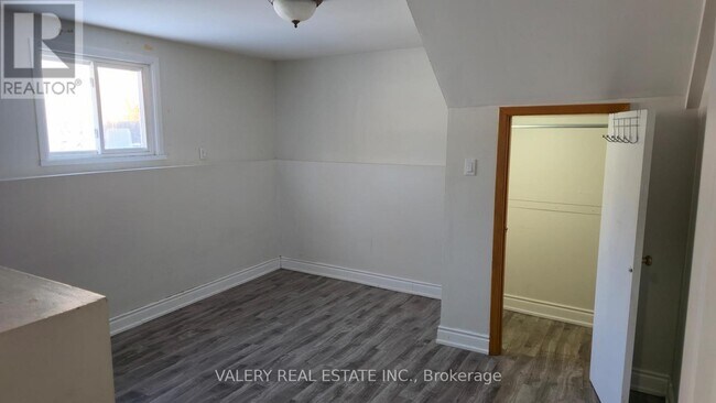 Photo - 25 Sutter Ave