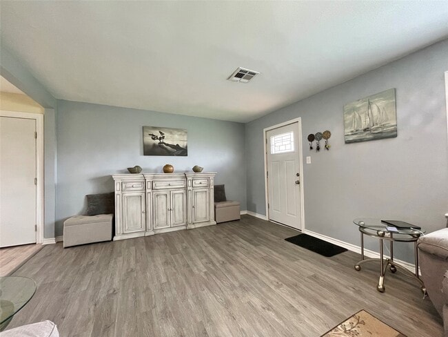 Photo - 1116 Lake St