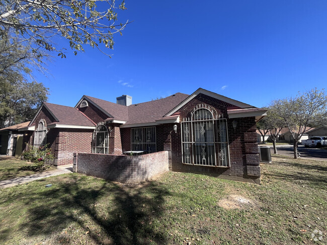 Building Photo - 1626 Eagle Crest Loop Rental