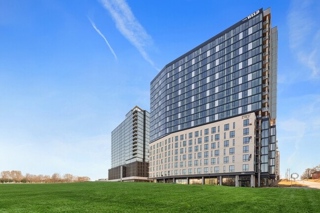 Building Photo - Ray at The Weld