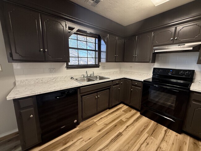 Photo - 2204 Post Oak Dr