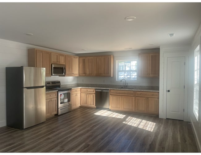 Building Photo - 121 N Henderson Ave Rental