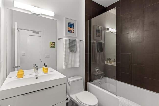 Photo - 1944 W Thomas St Unit 2