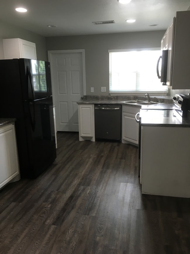 Photo - Coffee Street Apartments