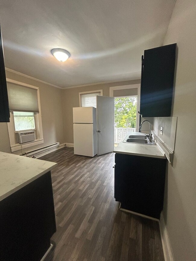Photo - 654 W King St Unit Apartment 2