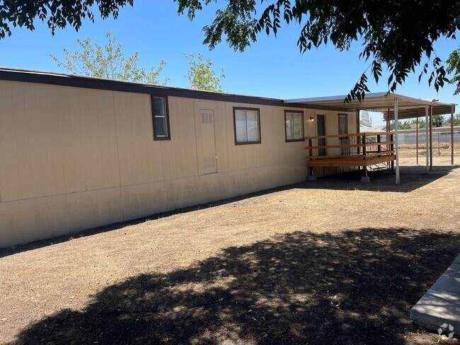 Building Photo - Manufactured home for rent.