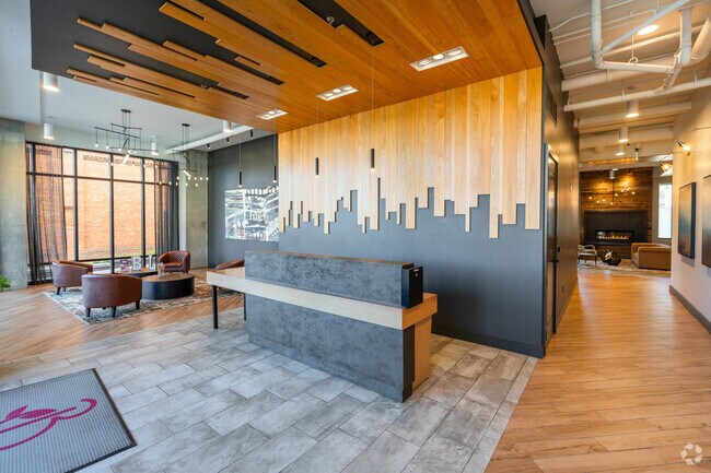 Entrada - Brightleaf on Main