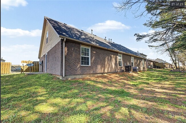 Building Photo - 3403 SW Victoria Pl