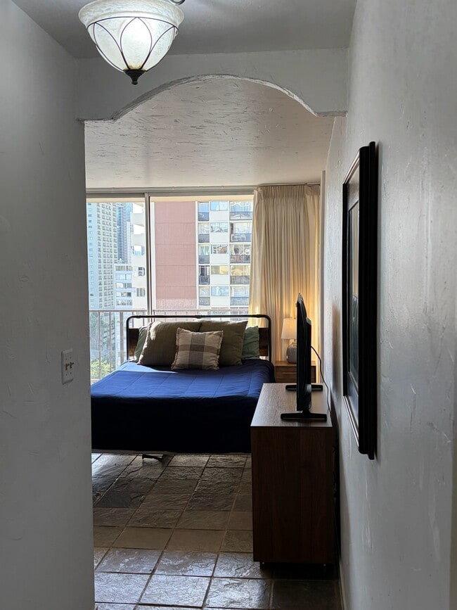 Building Photo - 2345 Ala Wai Blvd Unit 1806