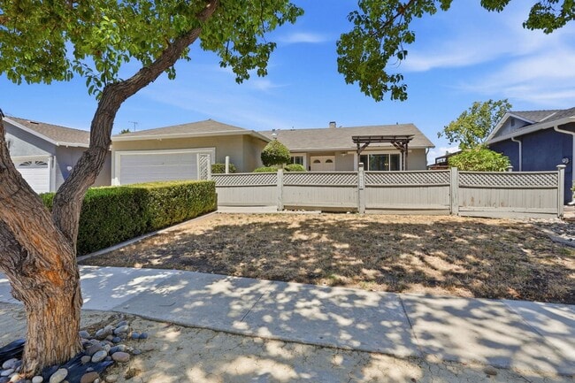Building Photo - Wow! What a Great Home! Available Now!