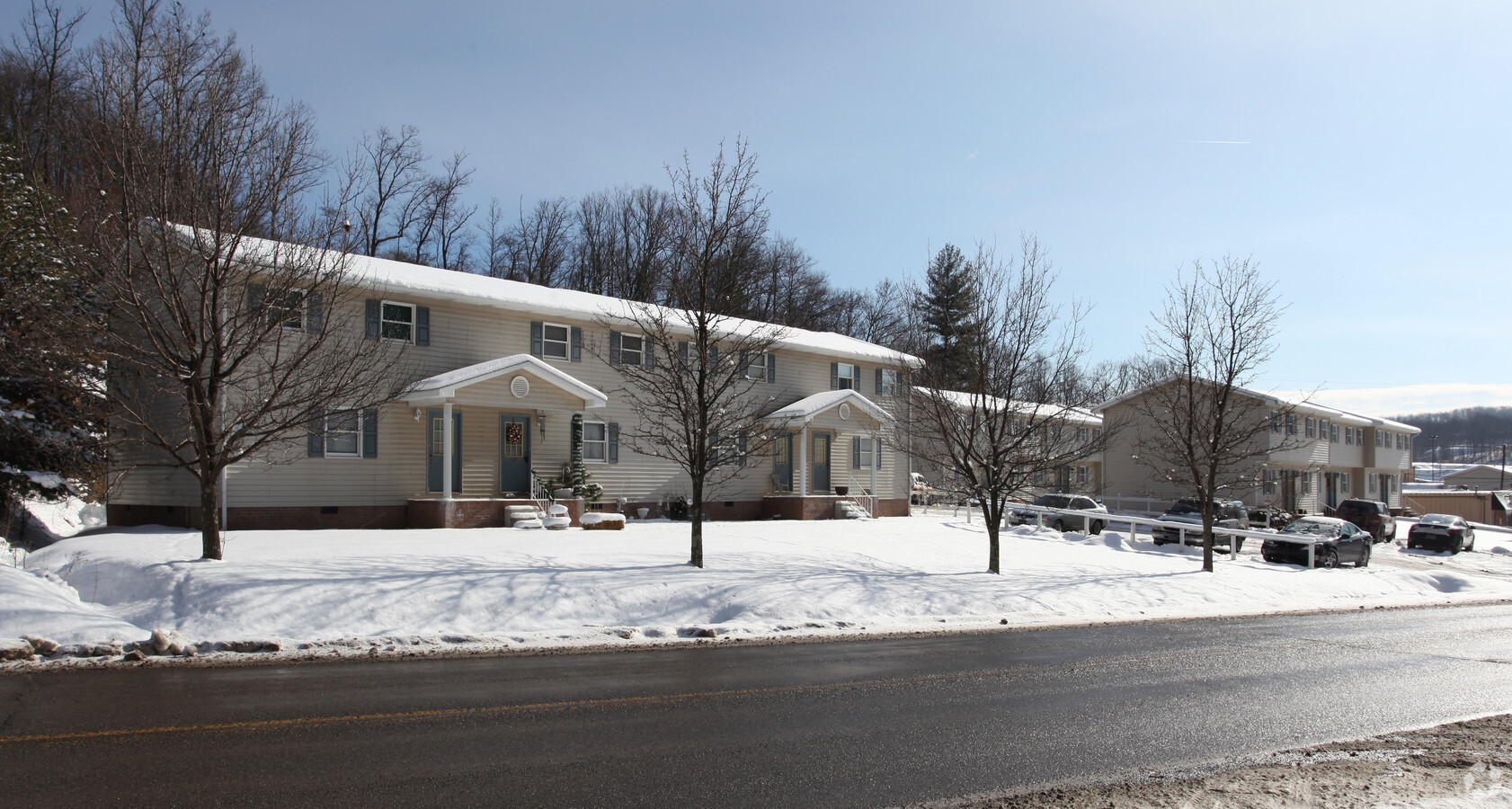 Bay Manor Apartments - Bay Manor Apartments