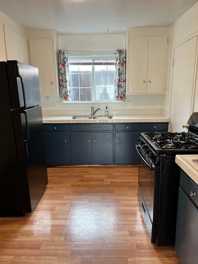 Kitchen - 1329 Rose St Unit B