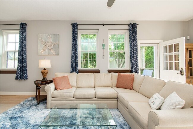 Photo - 364 Bellevue Ave