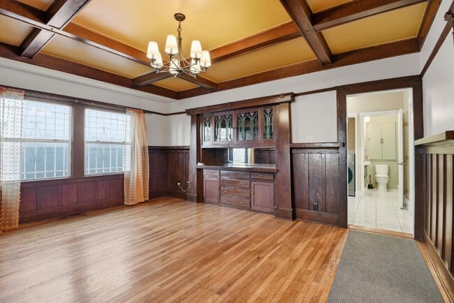 Photo - 1610 W 36th Pl