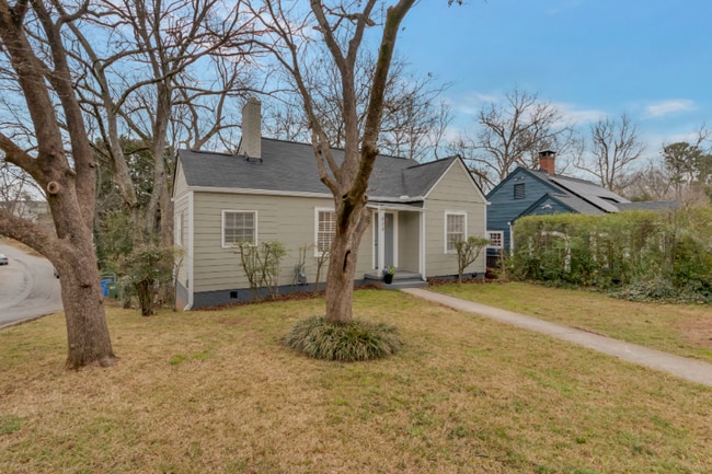 Photo - 624 Stokeswood Ave SE