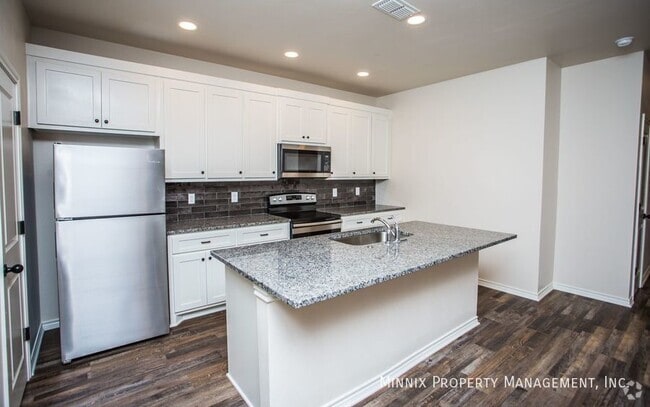 Building Photo - 5526 122nd St Rental