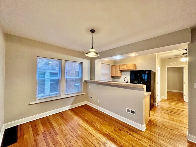 Building Photo - 1535 McCausland Ave Unit 1535 A