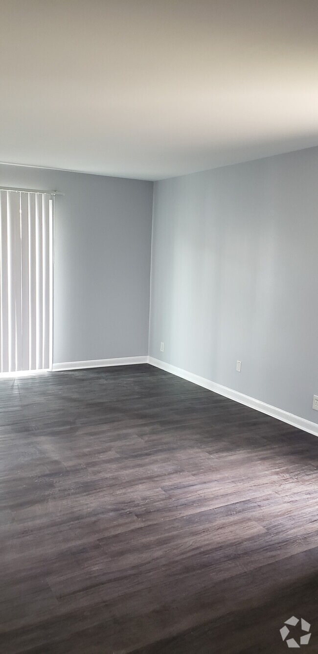 Building Photo - 370 Wallace Rd Unit E18 Rental