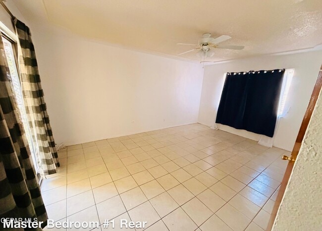 Photo - 10555 Kinross Ave