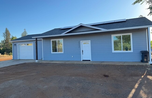 Building Photo - Two Bedroom House With Solar