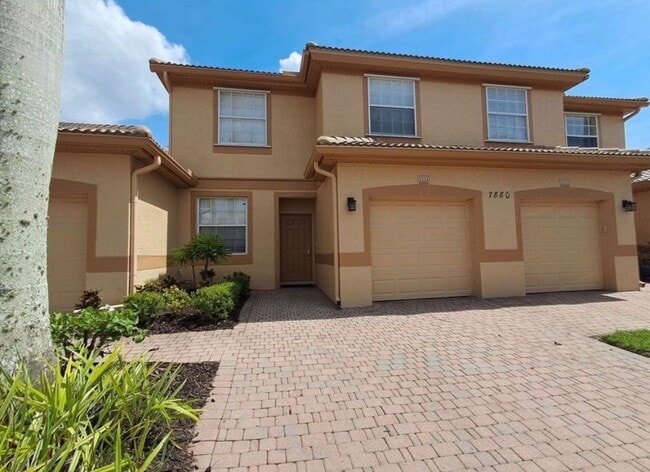 Building Photo - 7880 Lake Sawgrass Loop