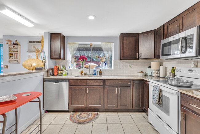 Photo - 1520 Riverside Dr - Bottom