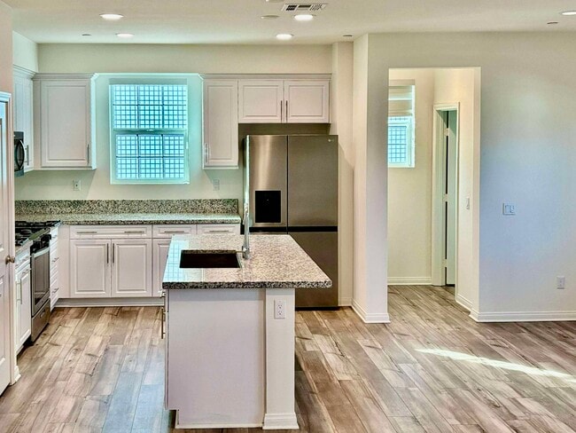 Building Photo - 8906 Jasmine Dr