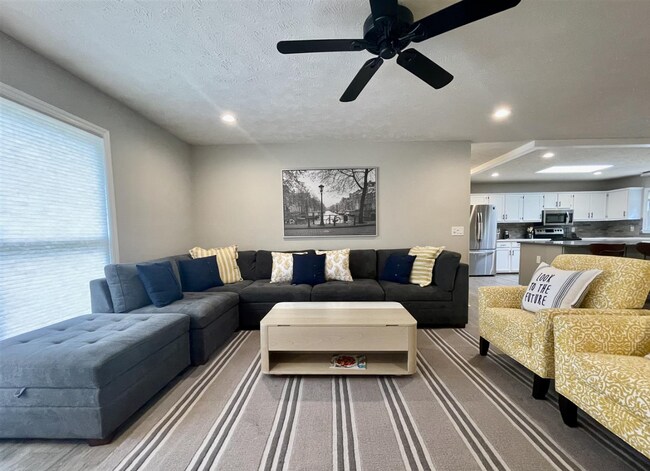 Photo - 10 Meadowlark Ln