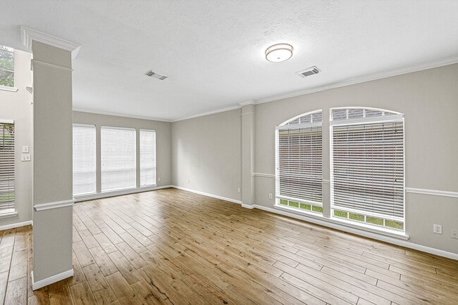 Photo - 8827 Lawncliff Ln