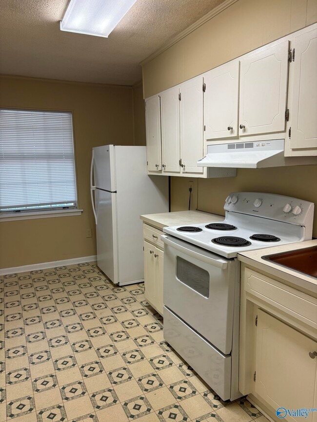Photo - 4 Cloverleaf Dr Unit 4