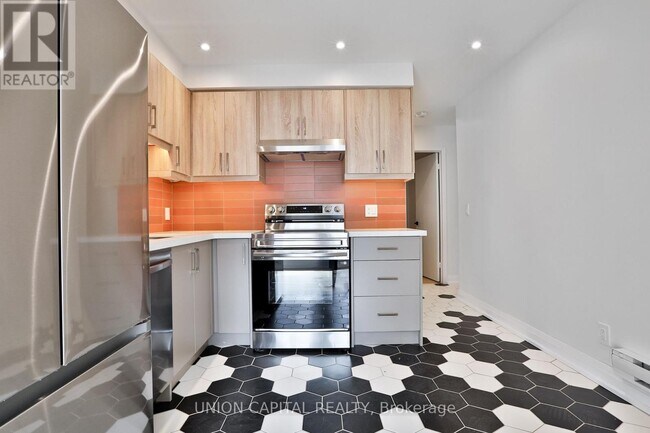 Photo - 612 Gerrard St E