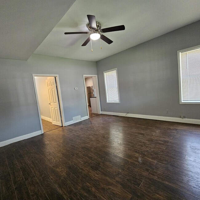 Photo - Duplex - 2 Bedroom Completely Remodeled Li...