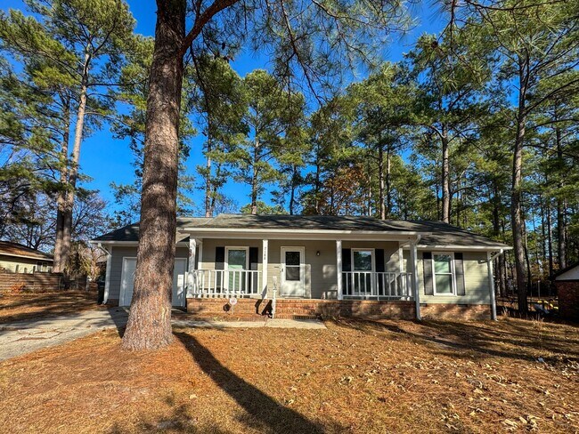 Photo - Lovely 3 Bed 2 Bath Home with Fenced Backyard