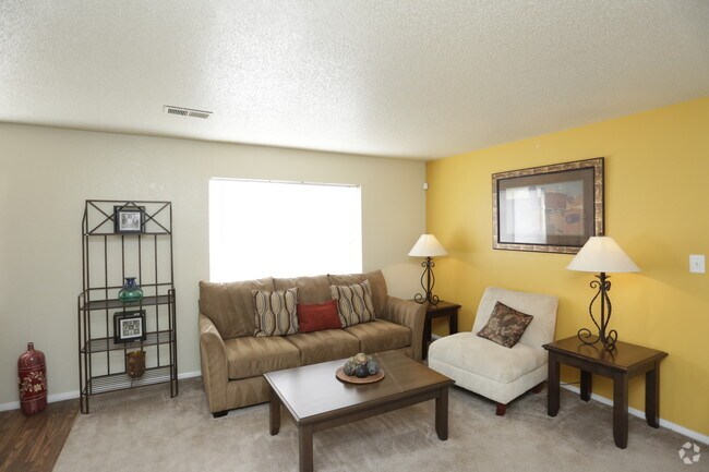 2BR, 1BA - Spruce_825 SF