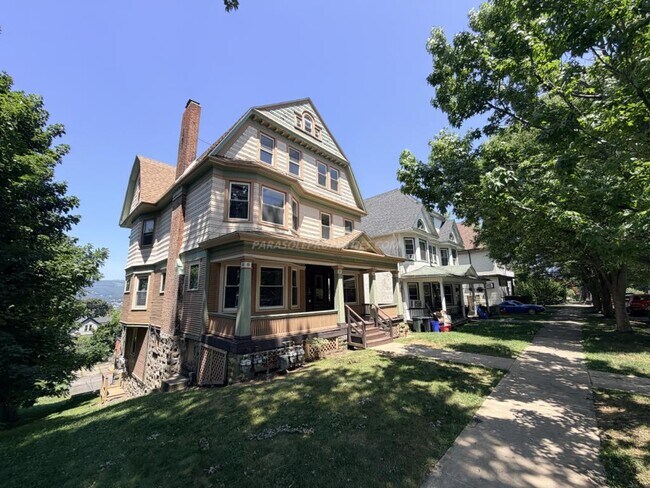 Photo - 919 Clay Ave