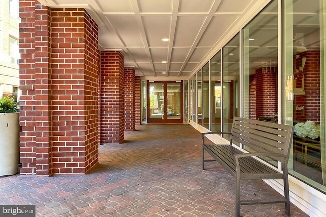 Photo - 635 Slaters Ln Unit G-01