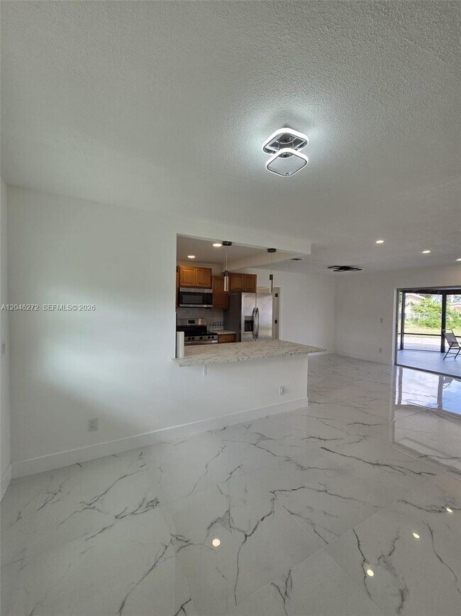 Photo - 305 SE Airoso Blvd