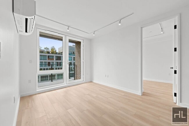 4 AVENUE