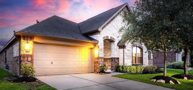 Building Photo - 4523 Matagorda Lakes Dr