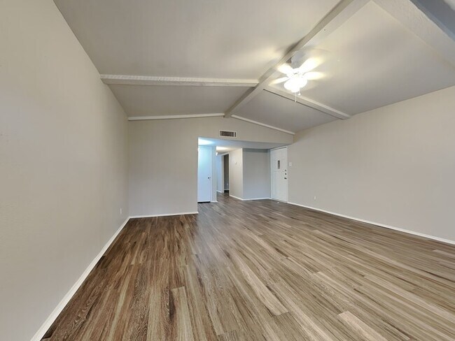 Photo - 446 Thistle Dr