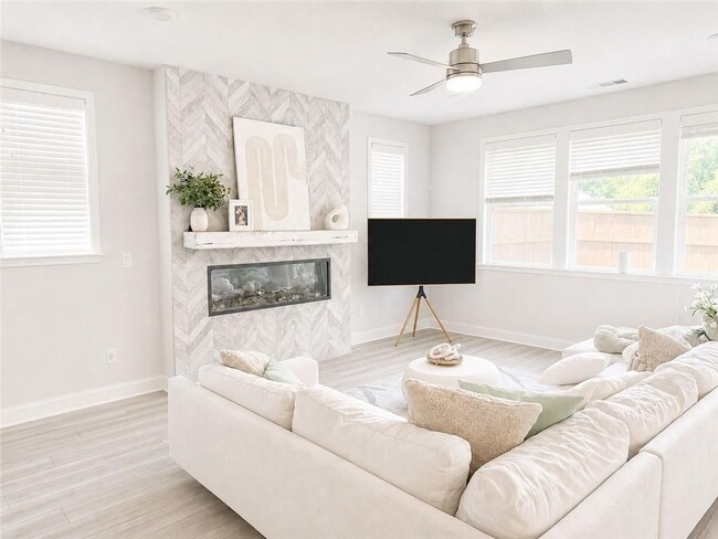 Photo - 580 Briard Dr