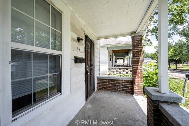 Photo - 240 N Beville Ave