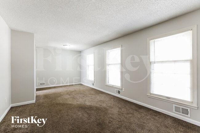 Photo - 8921 E 90 Terrace