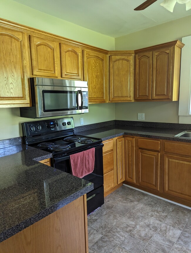 Photo - 9-16 Village St