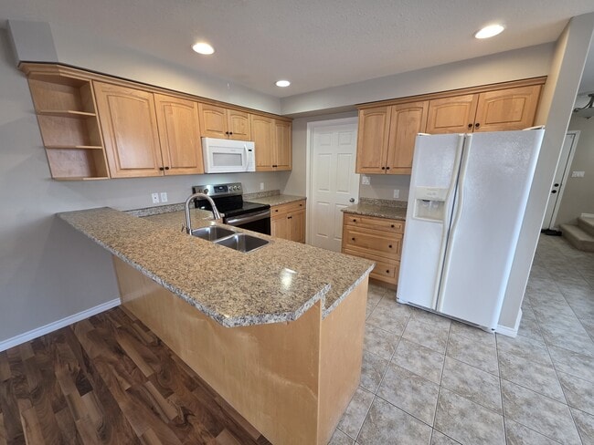 Photo - 9526-9597 97 Ave