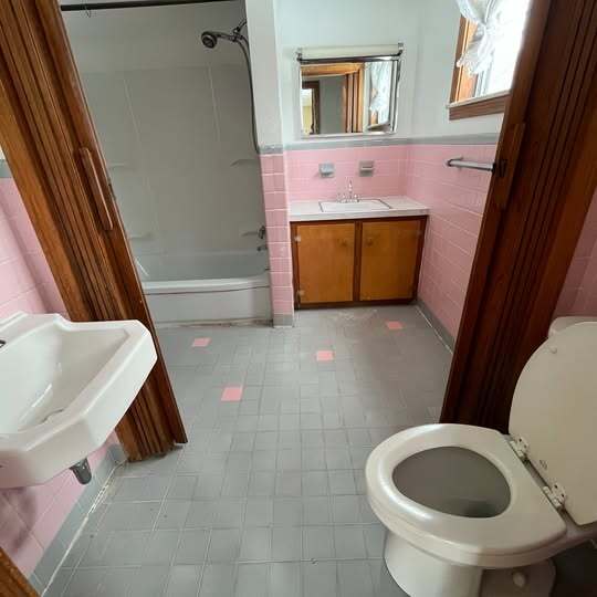 Photo - 824 Dickinson Dr